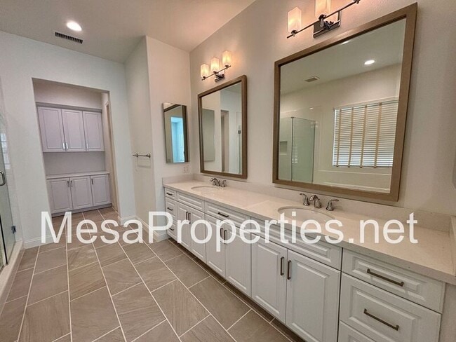 Building Photo - 10045 Goldenrod Ct