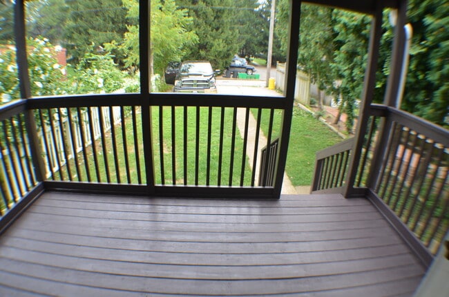 Building Photo - 2 BEDROOM APARTMENT ON THE AVENUES