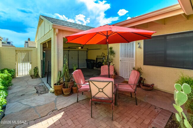 Building Photo - 2549 N Palo Santo Dr