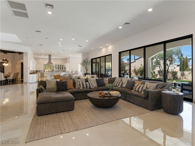 Building Photo - 190 Inveraray Ct