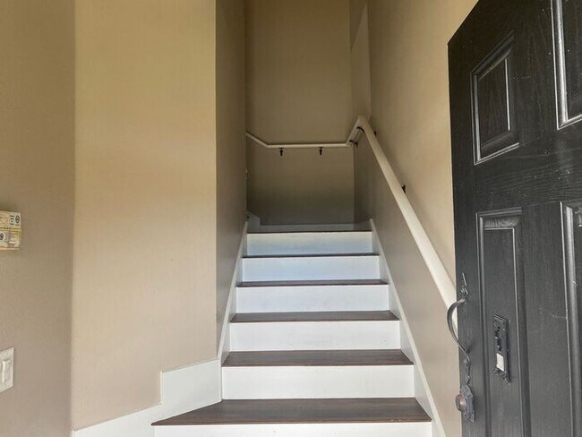 Building Photo - Valentine's Day Rent Special-Wonderful 2/2 Townhome w/ Pond View in St. Cloud