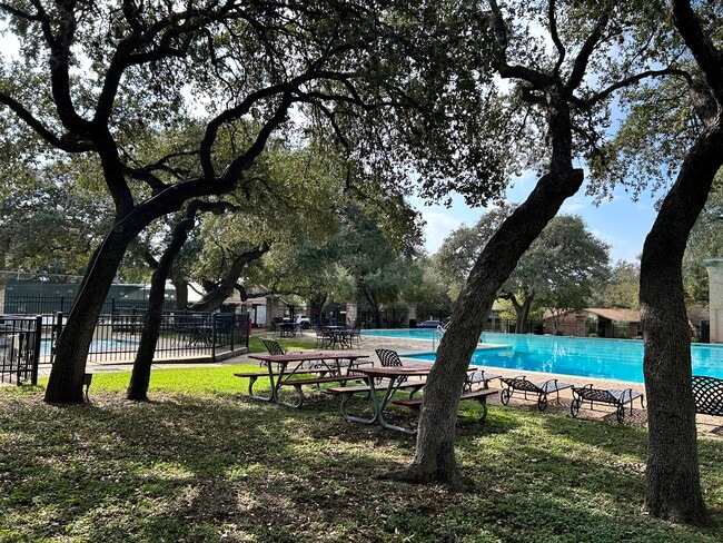 Building Photo - 5706 Quail Crown