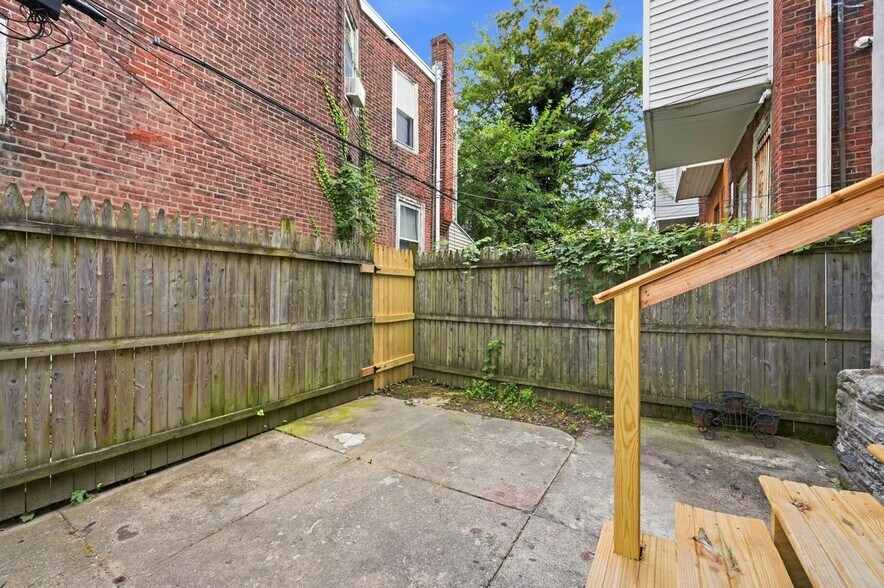Building Photo - 1030 E Chelten Ave