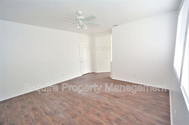 Building Photo - 2861 Golf Villa Way