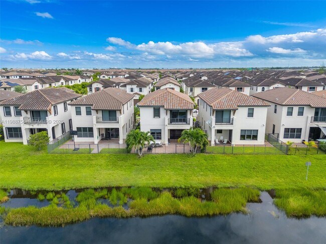 Building Photo - 3332 W 95th Terrace