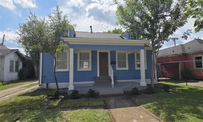 Building Photo - 2827 Robertson St