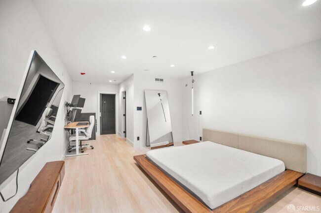 Building Photo - 101 Lombard St