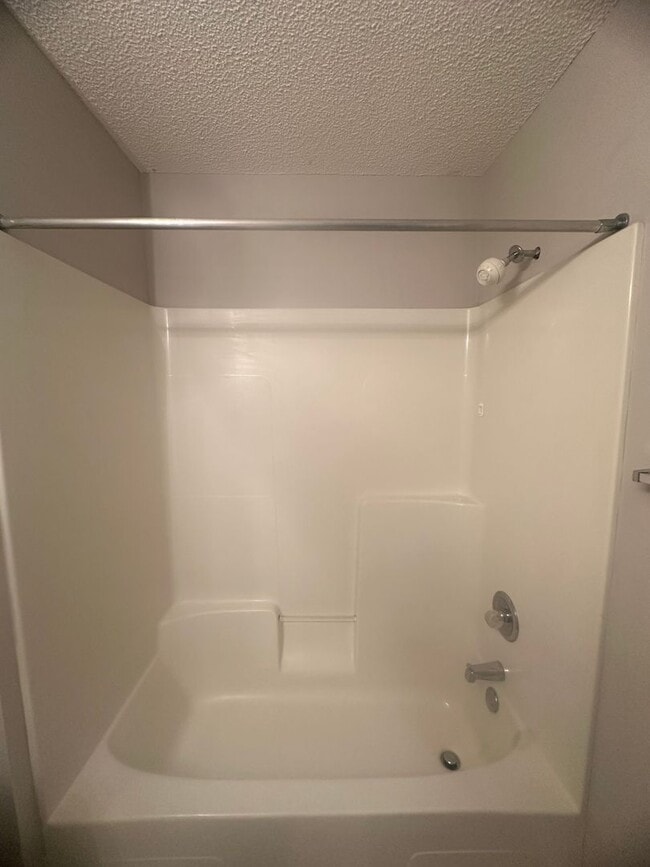 Building Photo - Foxhill Commons!!  NEW CARPET..