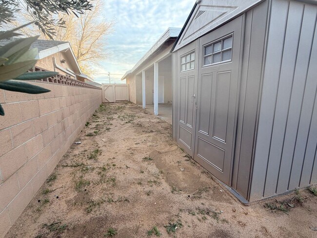 Building Photo - 3+2 with garage