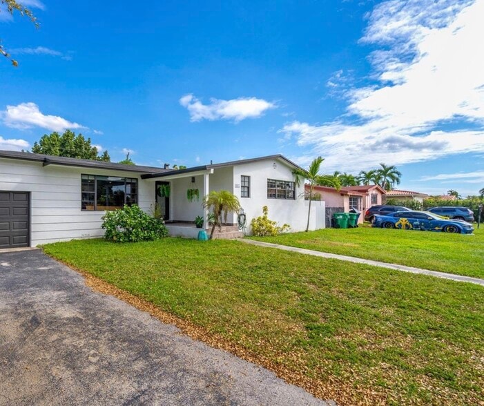 Building Photo - 1815 SW 85th Ct