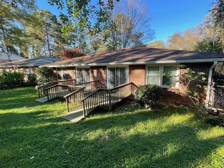 Shared Backyard with separate, private decks - 1118 Arlington Pkwy NE