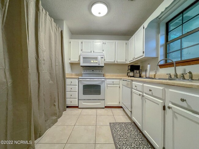 Building Photo - Charming 3 bedroom, 2 bathroom one level home in Murrayville!