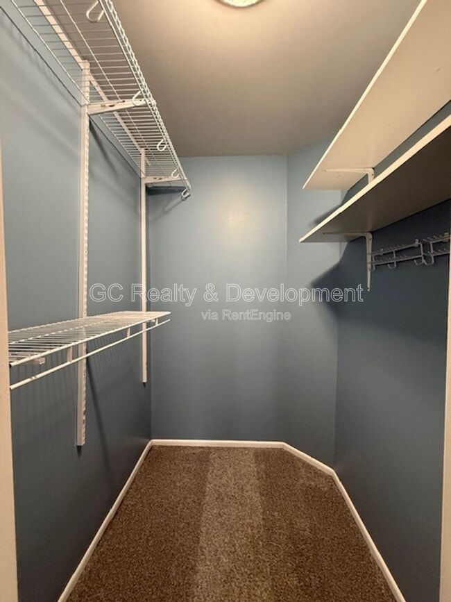 Building Photo - 2131 Aberdeen Ct