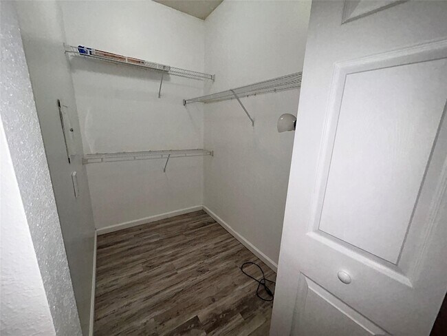 Building Photo - 533 NE 3rd Ave