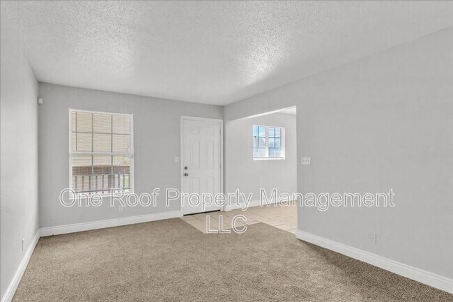 Building Photo - 2000 Chateau Dr