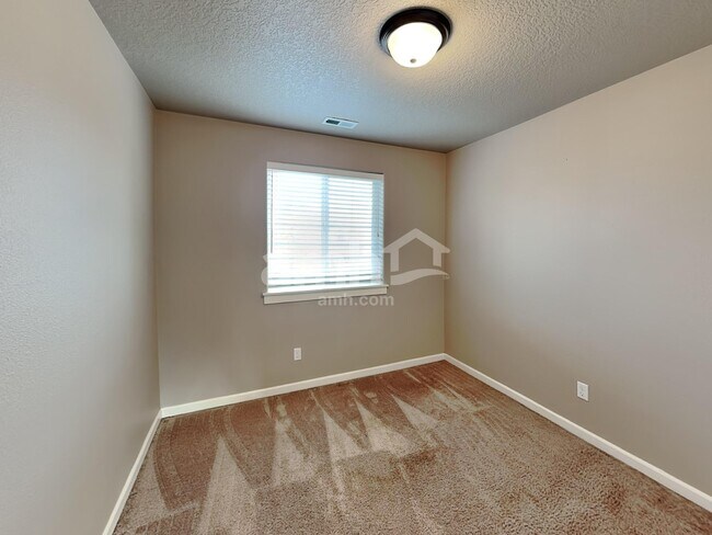 Building Photo - 468 Tulip Ave