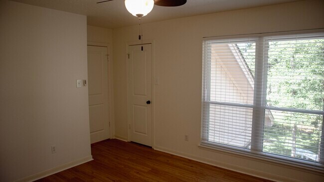 Building Photo - 9 Huntsmans Horn Cir