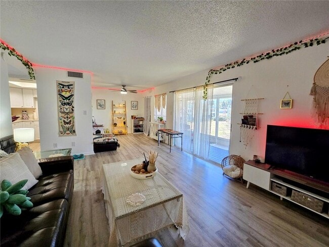 Building Photo - 633 Silver Pass