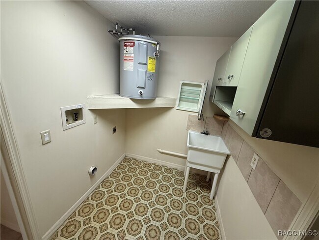 Building Photo - 6191 E Tenison St