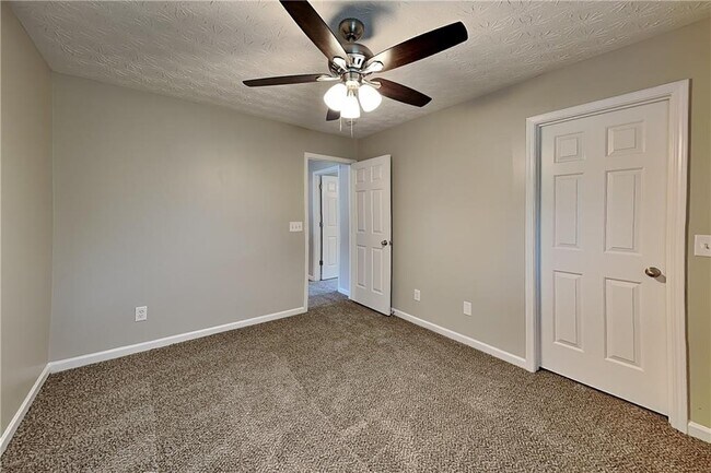 Building Photo - 231 Waterbury Way