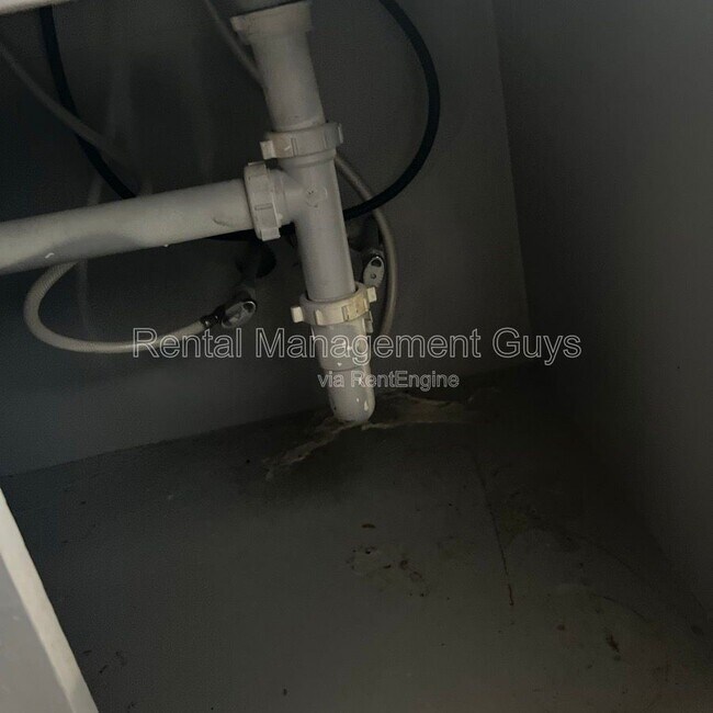 Building Photo - 2110 Fremont Ave N