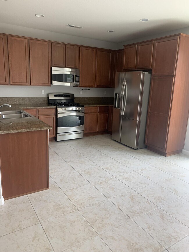 Building Photo - 10676 Brittany Park Dr