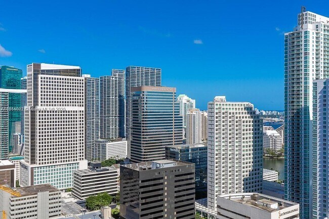 Building Photo - 1000 Brickell Plaza