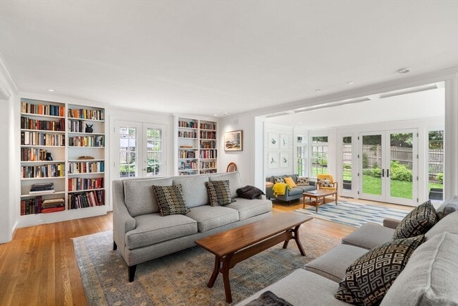 Building Photo - 205 Brattle St