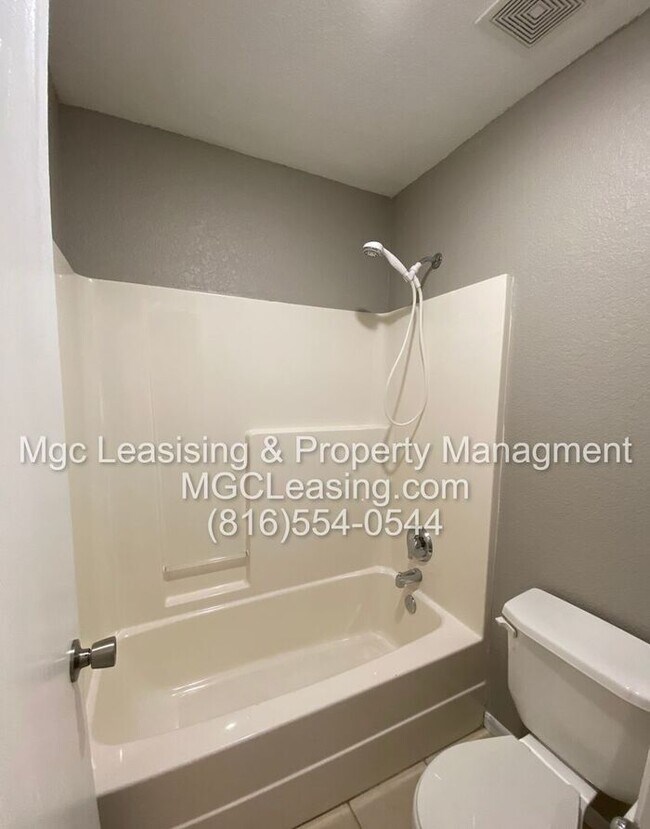 Building Photo - Superior Location in the heart of Blue Springs!