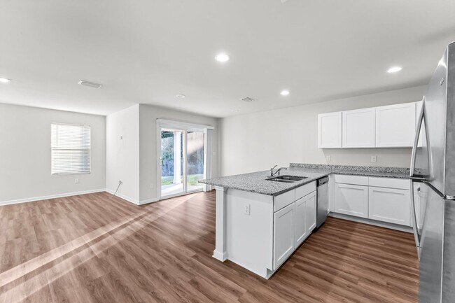 Building Photo - 698 Whispering Creek Ave