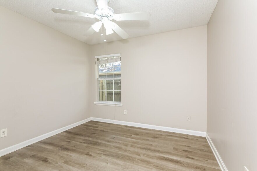 Building Photo - 416 S 13th Terrace