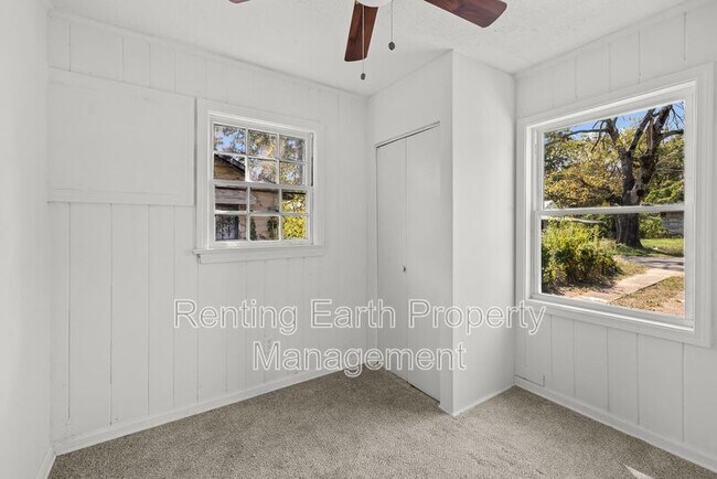 Building Photo - 921 25th St SW