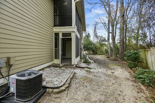 Building Photo - 1878 Montclair Dr