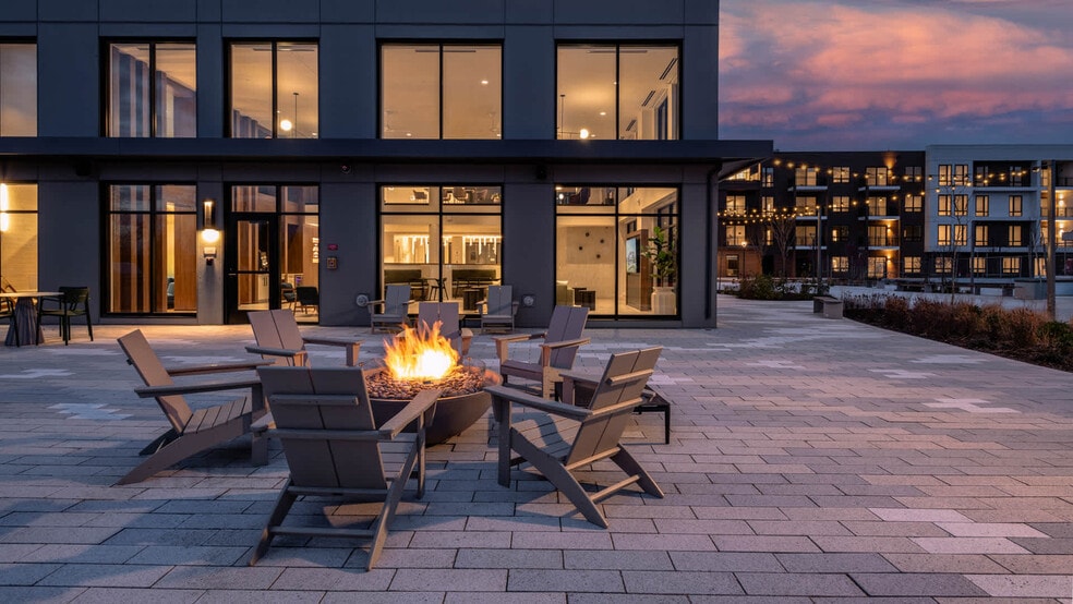 Outdoor Lounge - The Basin