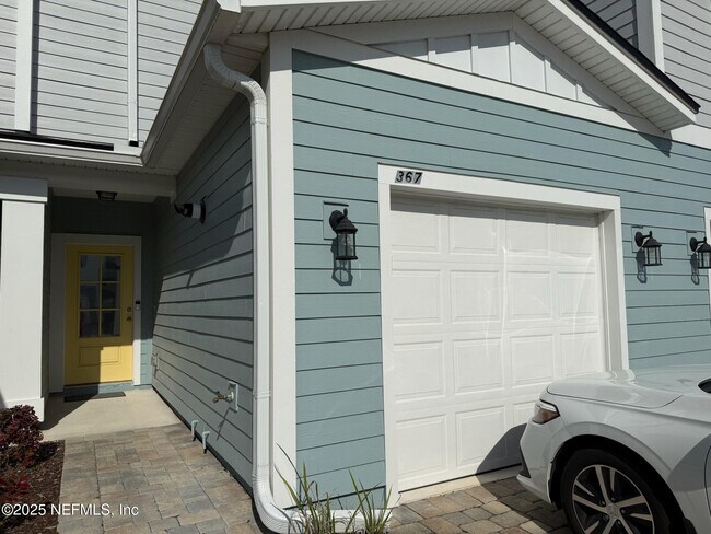 Building Photo - 367 Brandon Lks Dr