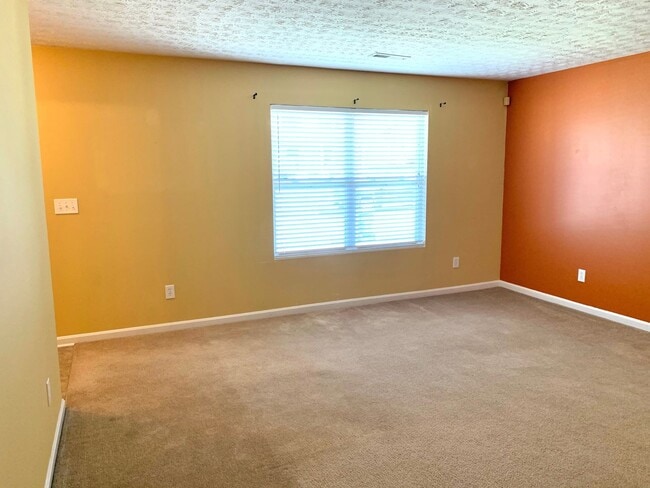 Building Photo - Beautiful 3 Bed 3 Bath Home For Rent!