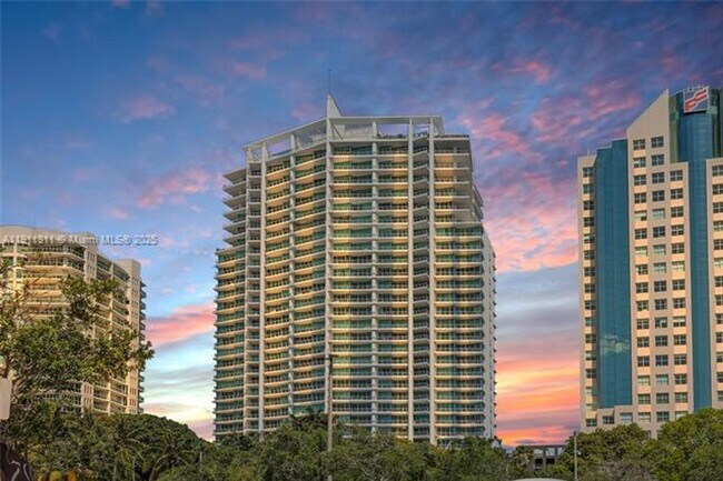 Building Photo - 2627 S Bayshore Dr