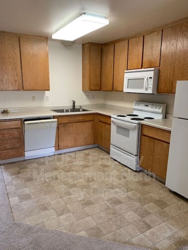Building Photo - 2155 Meadowbrook Ct