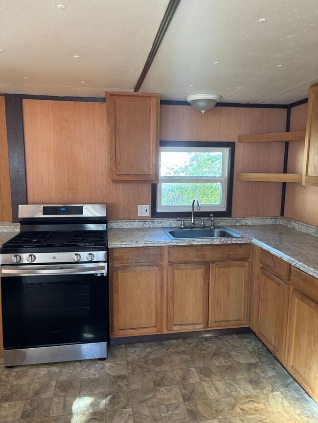 Building Photo - Spacious 2 Bed Trailer