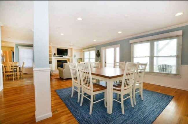 Building Photo - ENDLESS ELEGANCE AT THIS OFF-SEASON FURNISHED RENTAL