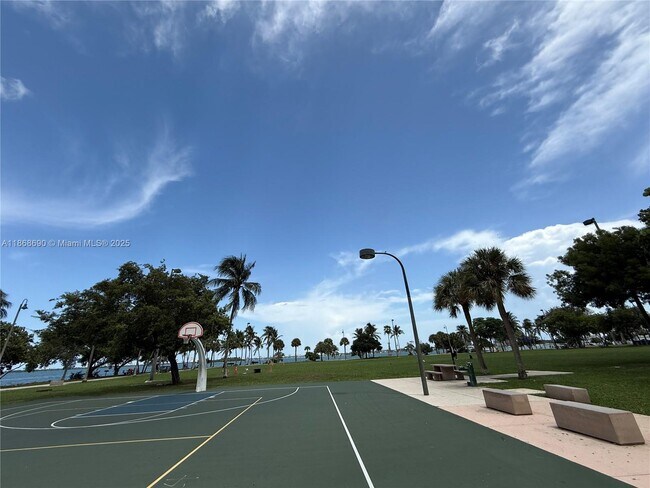 Building Photo - 2000 N Bayshore Dr
