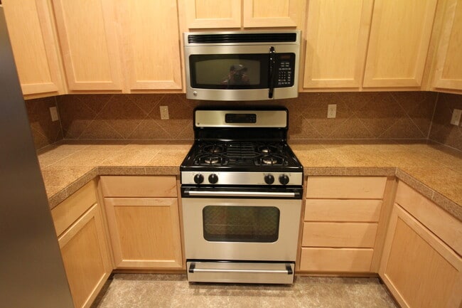 Building Photo - SOUTH SALEM Condo 3 Bedroom 3 Bath - $500 OFF YOUR MOVE IN