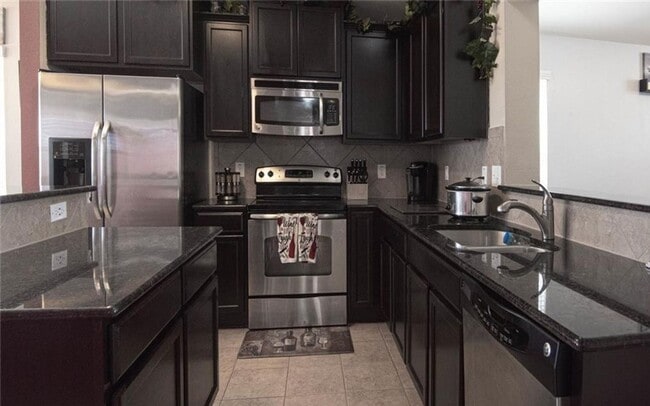Building Photo - 3-bedroom 2-bathroom home located in Yowell Ranch! HOUSING ACCEPTED!