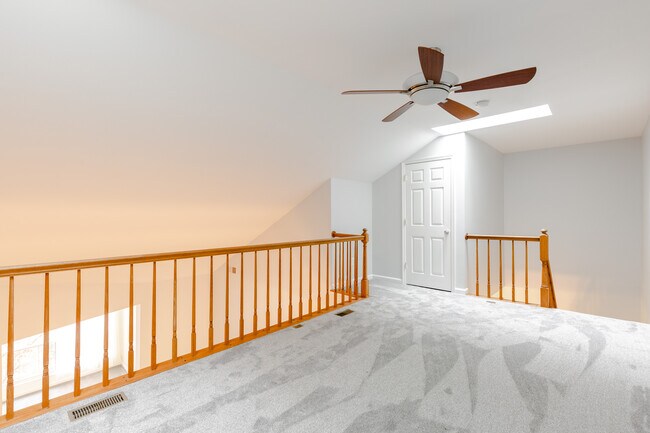 Building Photo - 2241 Lovedale Ln