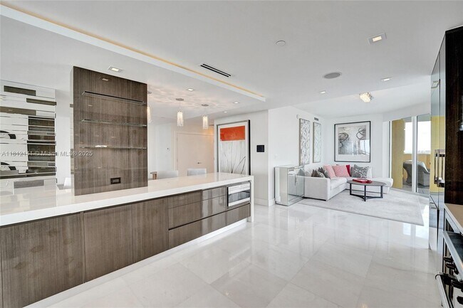 Building Photo - 17875 Collins Ave