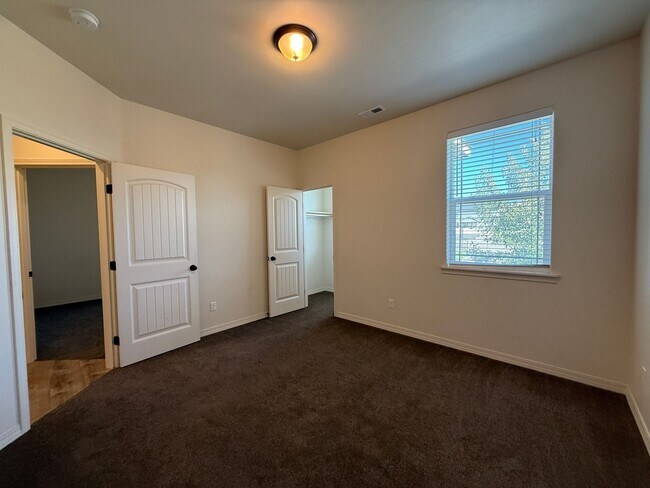 Building Photo - 4823/4825 Barbera St