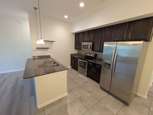 Building Photo - Stunning Townhome off SR 16 on Sebatian Cove