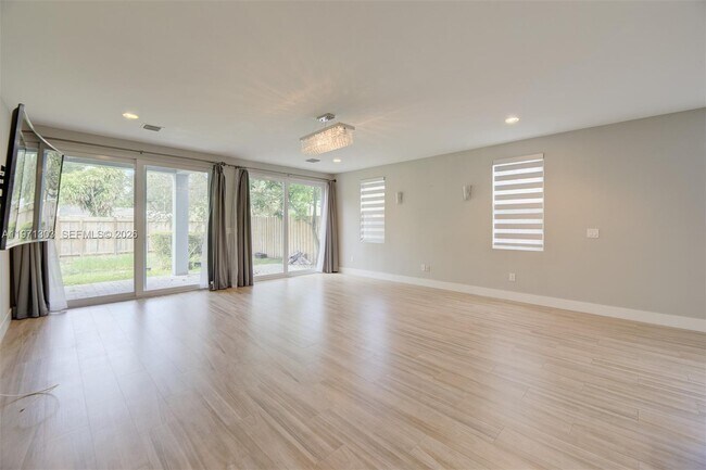 Building Photo - 619 SW 17th St