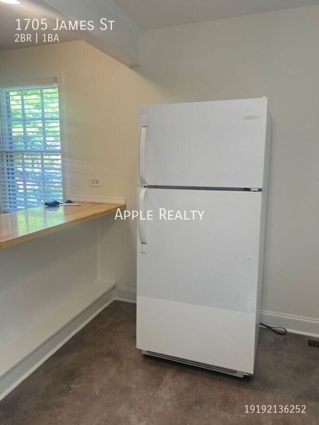 Building Photo - 1705 James St