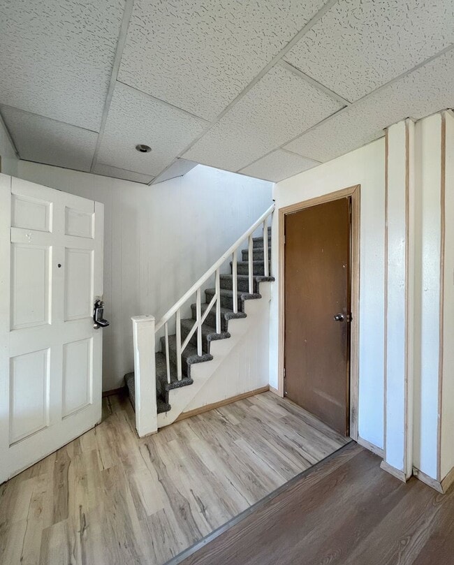 Building Photo - Spacious 3 bedroom home